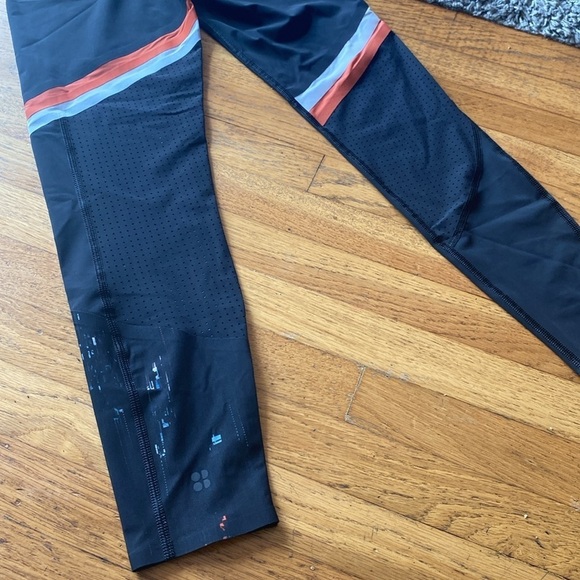 Sweaty Betty The Zero Gravity Leggings Black and Orange - Picture 13 of 16